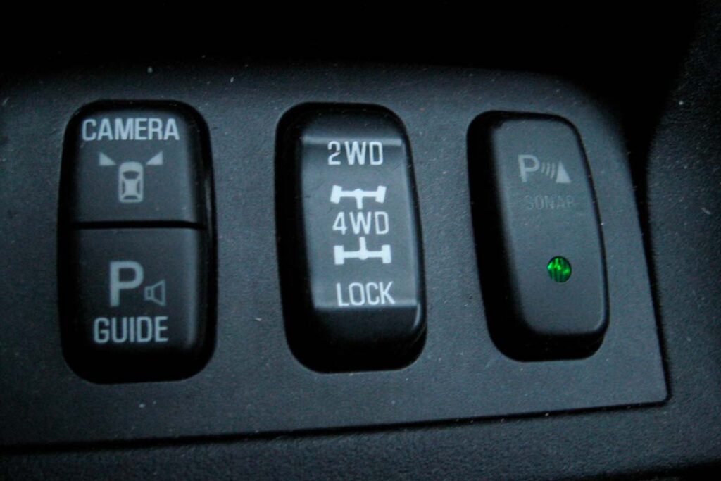 Imagem ilustrativa de um botão para ligar o 4WD do carro.